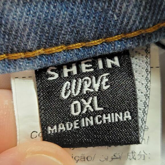 Shein Curve Denim Shorts w/ Embroidered Cherries - Size 0XL - Picture 4 of 6